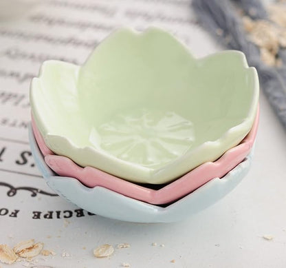 4pcs Ceramic Flower Shape Sauce Dish Seasoning Dishes Sushi Dipping Bowl Appetizer Plates Serving Dish Saucers Bowl