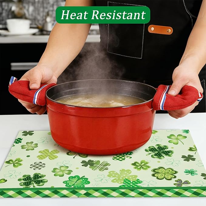 comfoyar St. Patrick's Day Placemats Set of 4, 12x18 Inch Non-Slip Linen Green Shamrock Place Mats, Washable Absorbent Lucky Clover Table Mats for Kitchen Dining Party Table Decoration